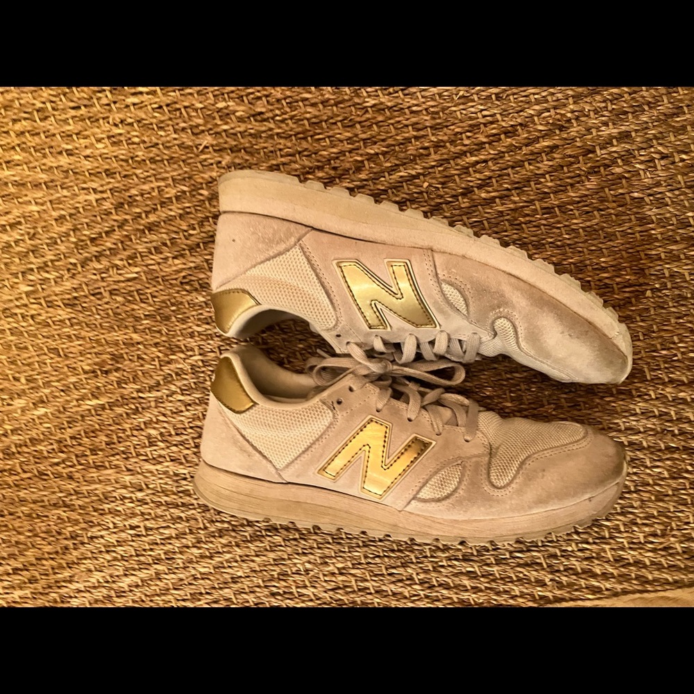 New Balance 520 Sneaker cream and gold